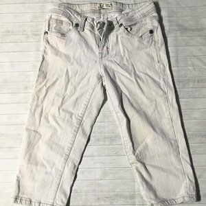 l.e.i. Ashley Trouble White Denim Capris